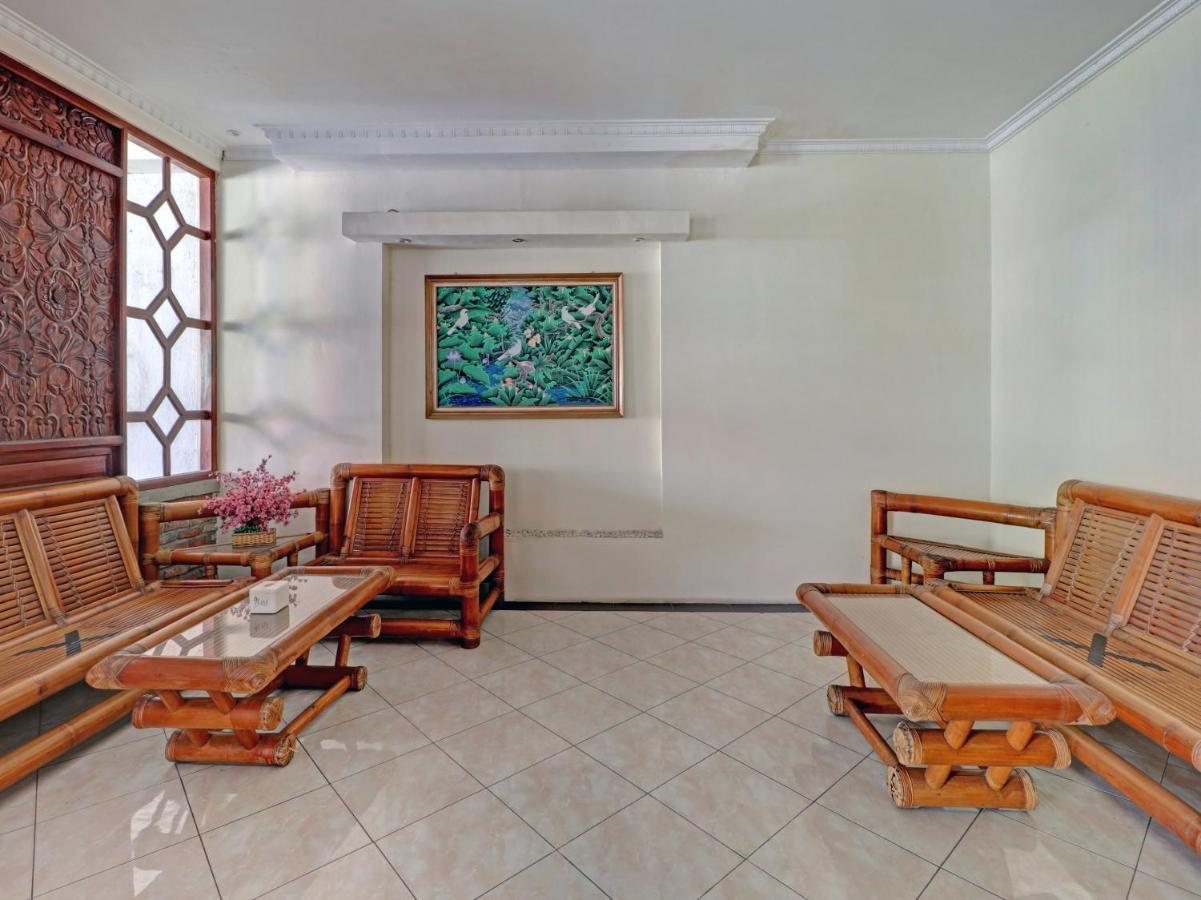 Capital O 90407 Wisma Bahtera Hotel Cirebon Kültér fotó