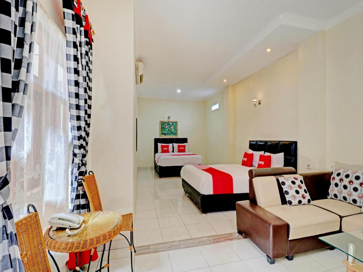 Capital O 90407 Wisma Bahtera Hotel Cirebon Kültér fotó