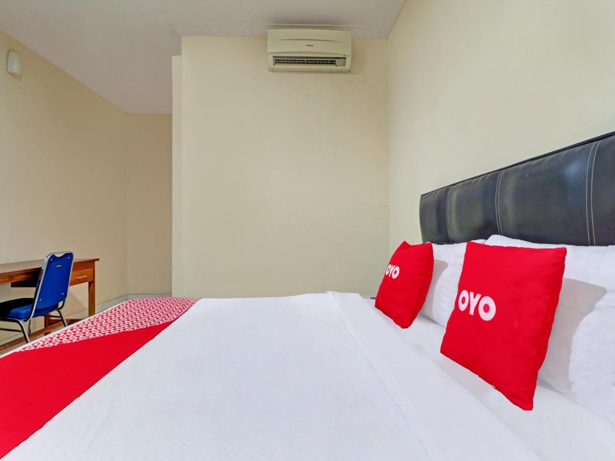 Capital O 90407 Wisma Bahtera Hotel Cirebon Kültér fotó